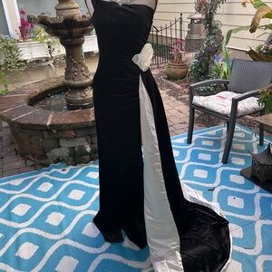 Chic One Shoulder Black and White Dress